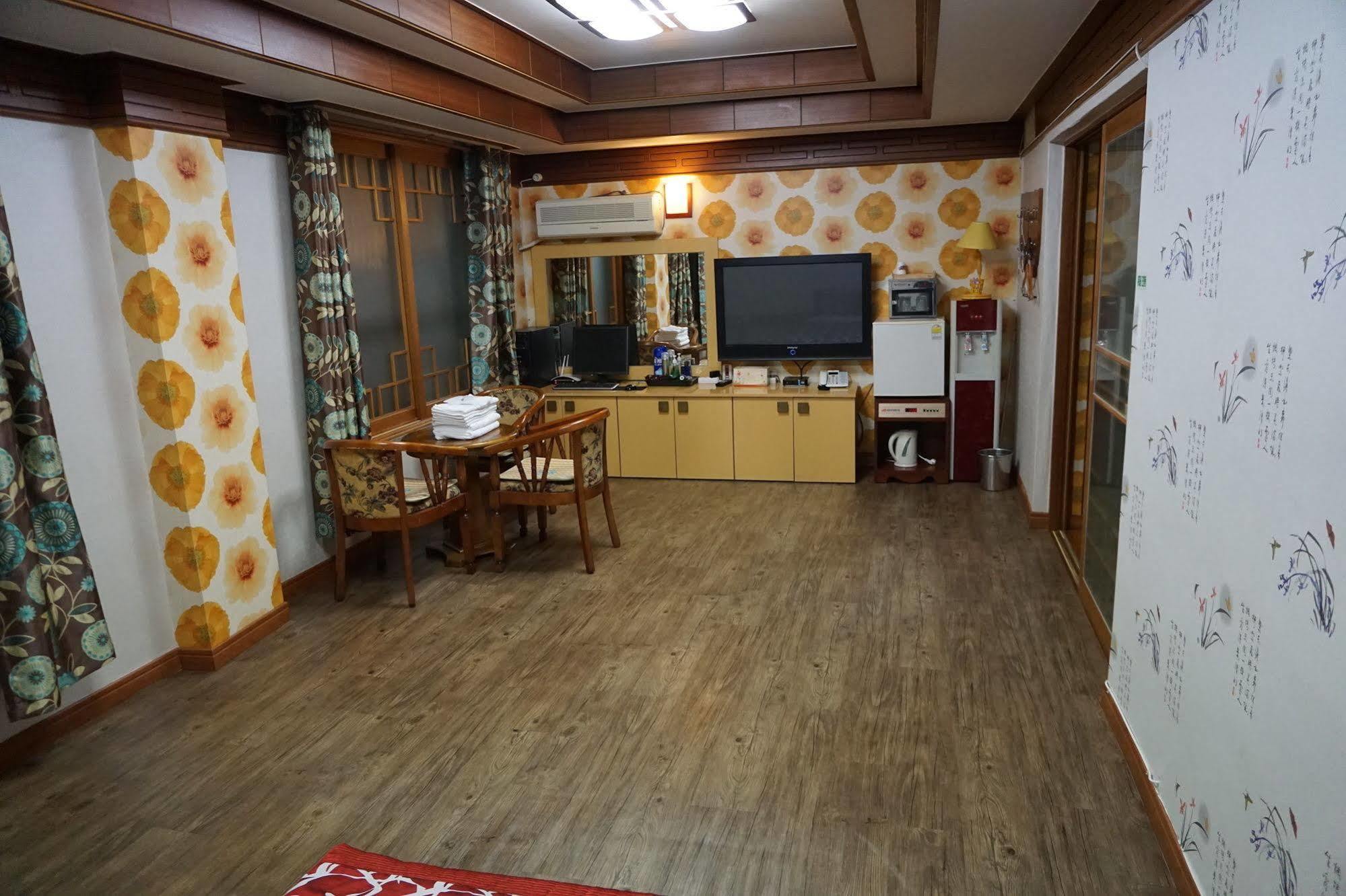 Goodstay Andong Park Hotel Buitenkant foto